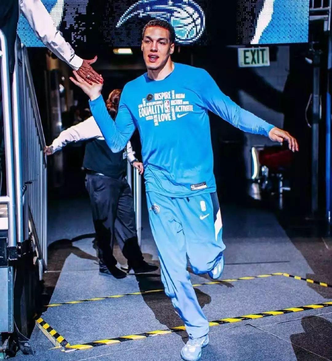 阿隆戈登战靴，飞跃赛场的科技之选