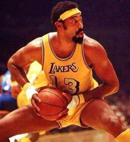 张伯伦，篮球史上的传奇与历史排名之谜