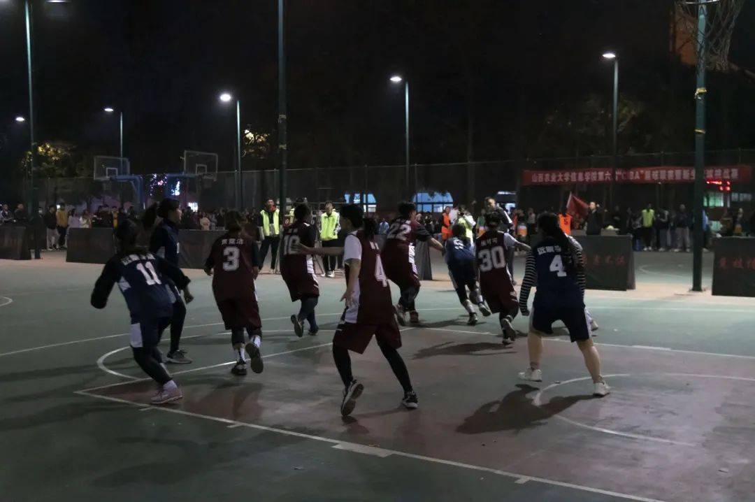 篮球赛场上的璀璨星光，篮球运动员入场解说词