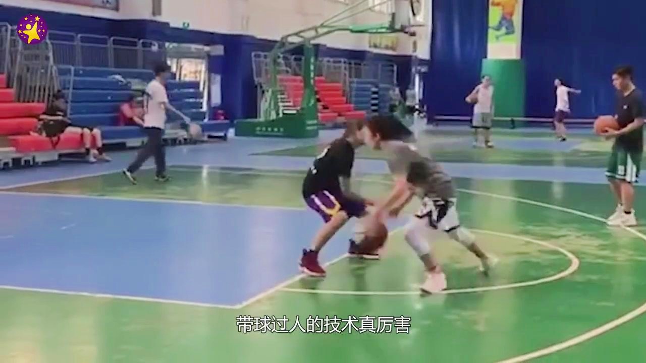 女生打篮球过人技巧，灵动与智慧的完美结合