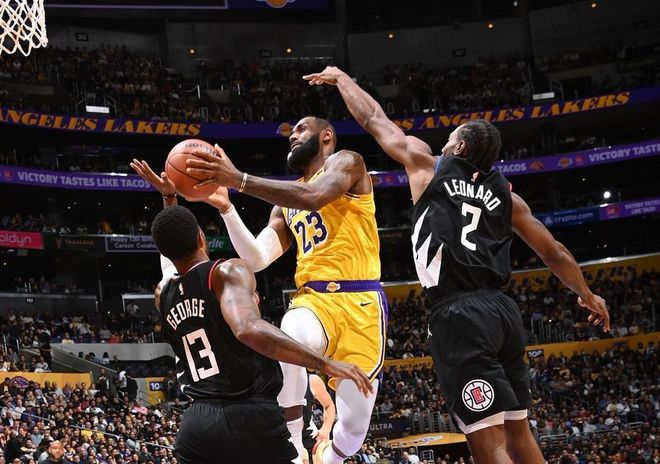 詹姆斯大儿子的年龄之谜，成长的足迹与未来展望