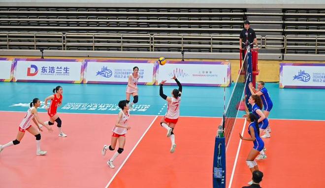 排球比赛中的发球与球权转换，每队可接触球次数解析