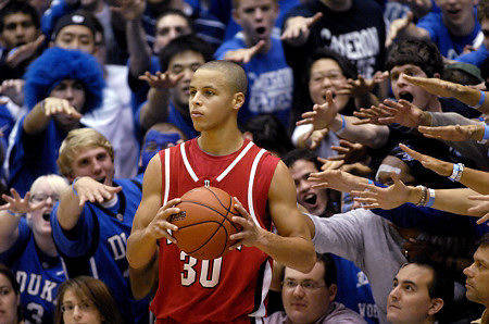 库里，四度问鼎NBA得分王，诠释三分传奇