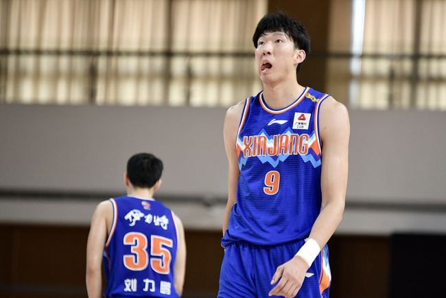 周琦在CBA的征途，从新疆飞向未来的篮球之旅
