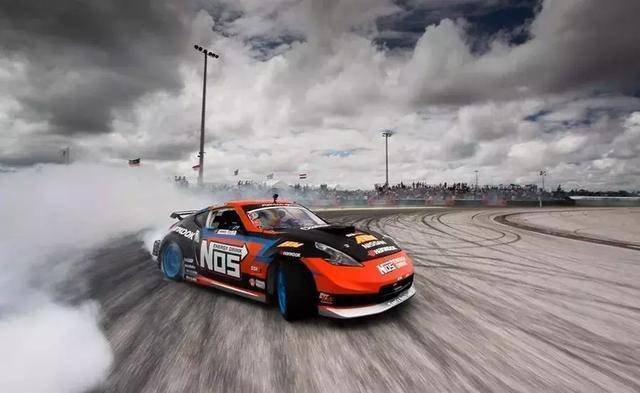 F1赛车，速度与激情的巅峰对决——品牌背后的故事