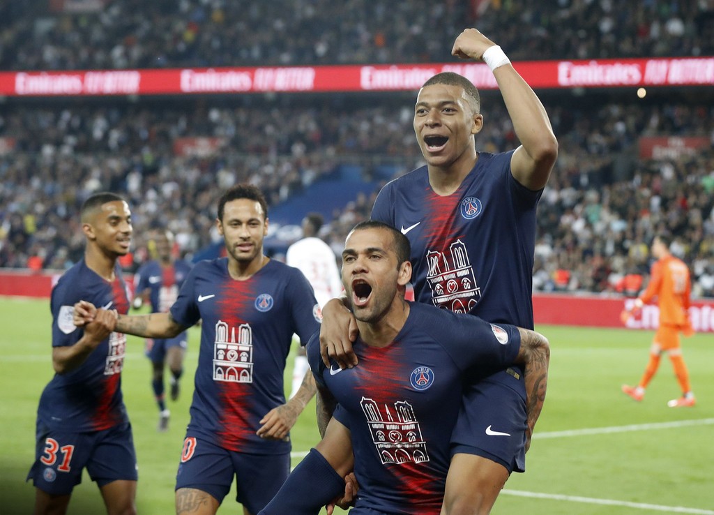 姆巴佩或将加盟皇马，足球转会市场的又一巨浪？