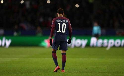 内马尔，从巴塞罗那到巴黎圣日耳曼的华丽转身——一场足球界的跨界之旅