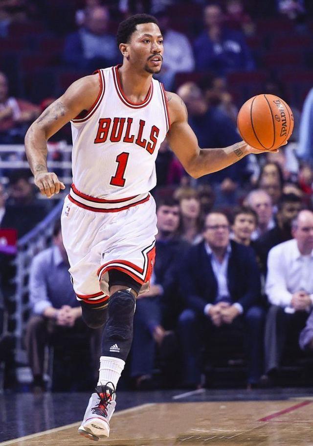 罗斯50分，穿越赛场的红色风暴——一双球鞋的传奇