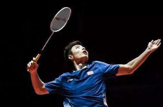 羽毛球发球技术全解析，掌握多样发球，制胜球场