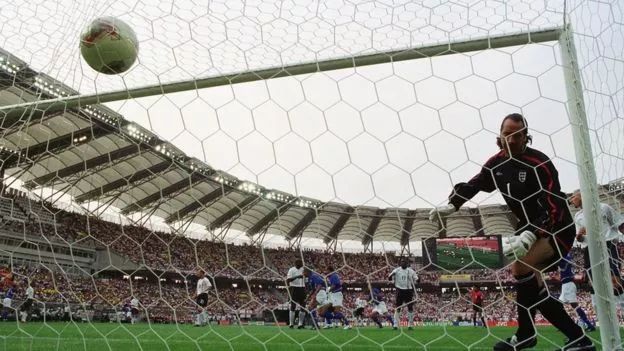 孤岛求生与绿茵战场，罗宾逊的足球之旅——从荒岛到绿茵的华丽转身