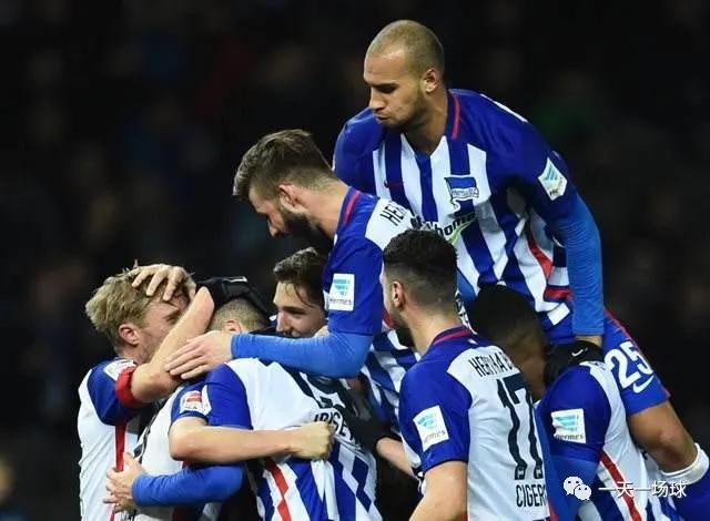 篮球进攻战术配合的多样性与策略解析