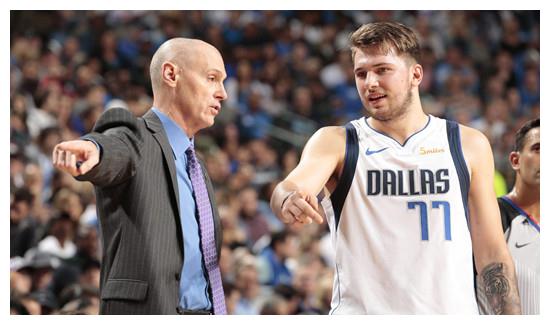 NBA中的4号传奇，从迈克尔·乔丹到卢卡·东契奇，4号球衣的辉煌与传承