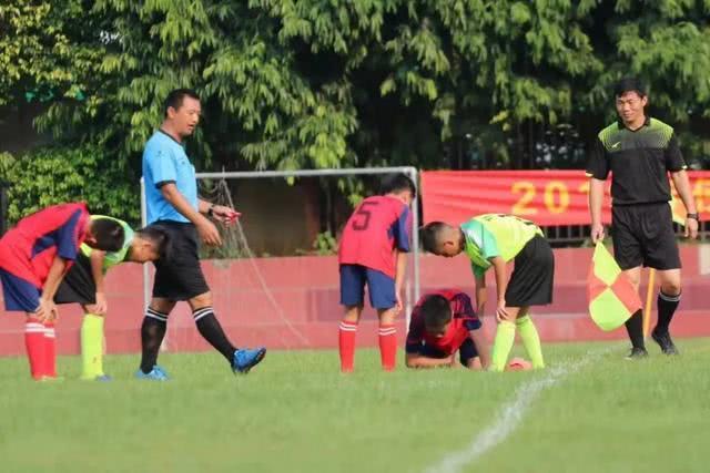 足球决赛，几支队伍的激情碰撞与荣耀争夺