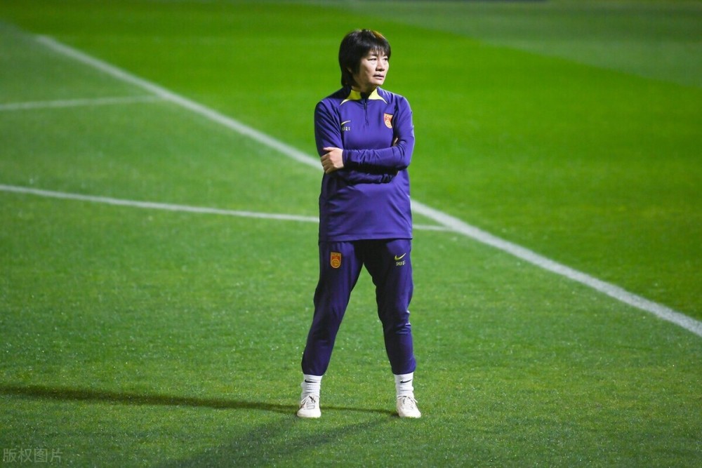从足球场到教练席，水庆霞的传奇之路