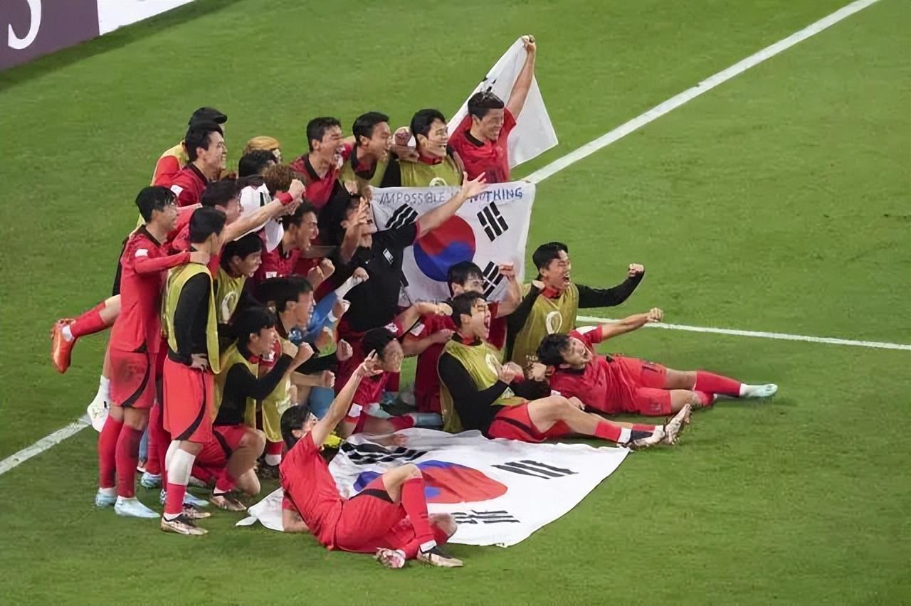 2002年世界杯韩国队阵容揭秘，团结与争议并存的23人军团