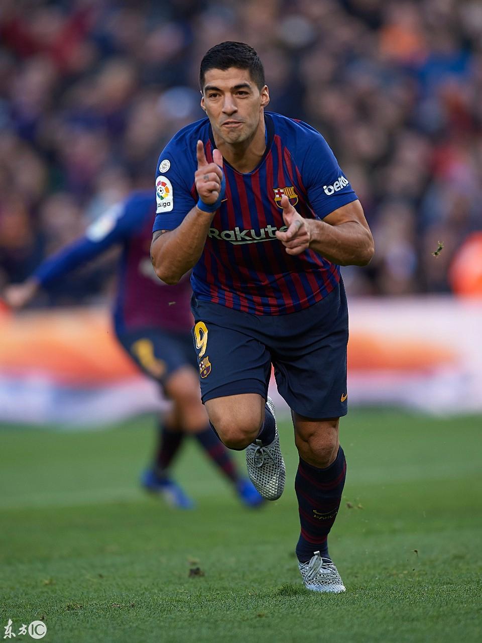 苏牙与梅西，球场上的默契，场下的兄弟情