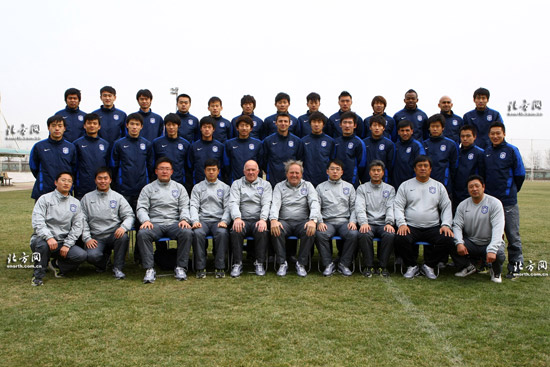 青岛中能足球队，全家福背后的坚韧与荣耀