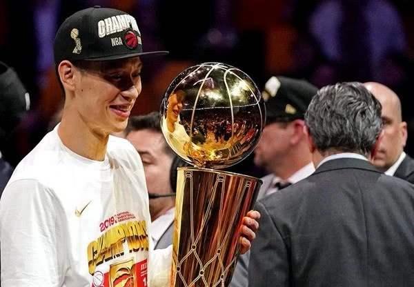 为什么林书豪会面临无球可打的困境？