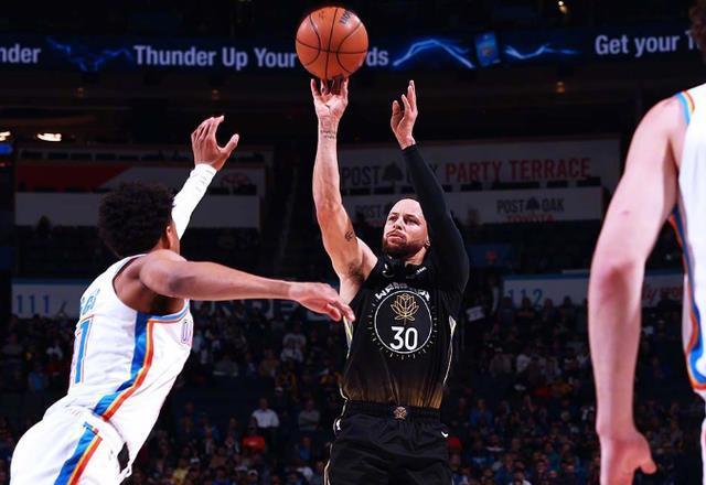 勇士VS雷霆，常规赛的激情碰撞