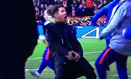 足球裁判的权力边界，能否自我罚下？