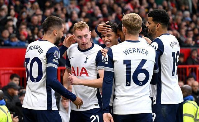 青春对决，年轻人VS曼联——一场无形的较量