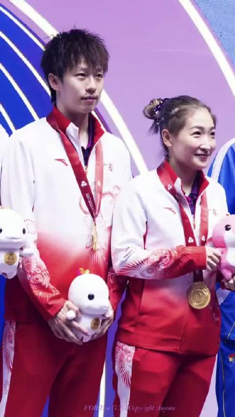 激情碰撞，智勇双全，全运会乒乓球混双冠军的荣耀时刻