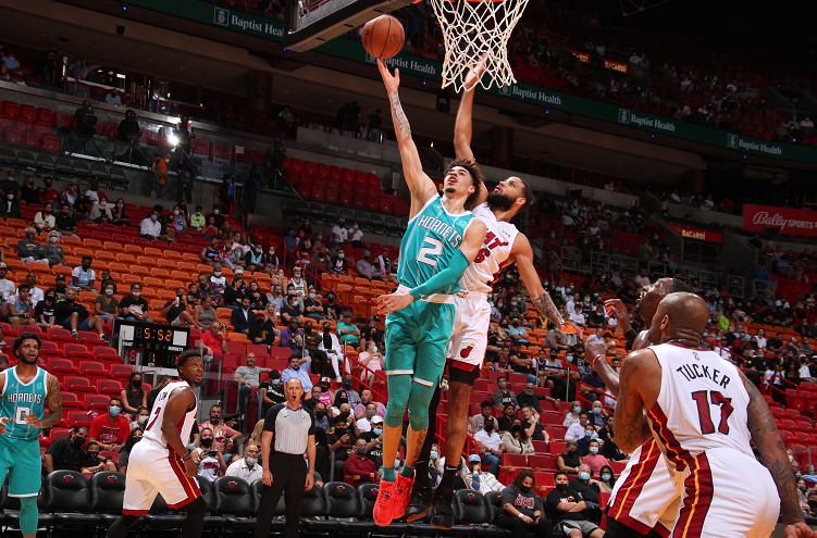 夏洛特黄蜂队与迈阿密热火，东海岸的篮球对决