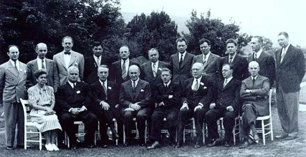 特里芬难题，在国际金融体系与全球货币一章中的深度剖析