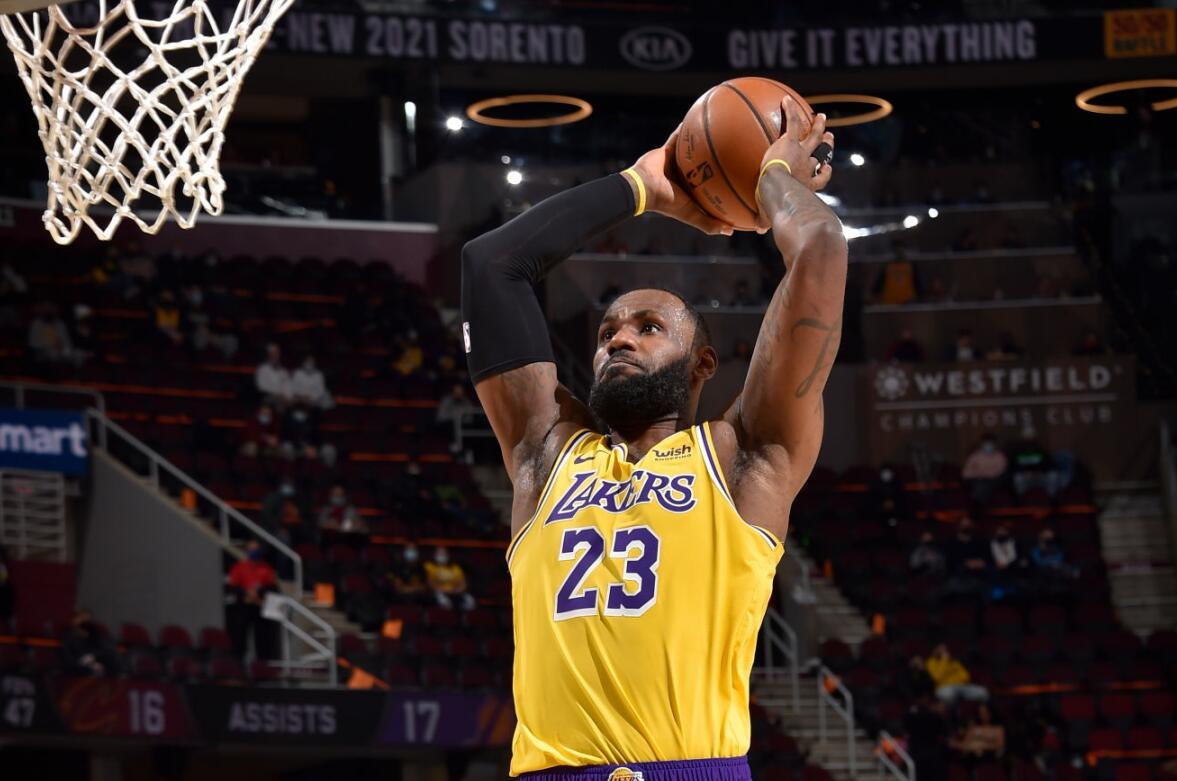 詹姆斯·哈登，75大巨星中的第17位传奇