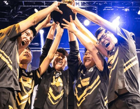 全世界举重冠军，力量与荣耀的交响曲