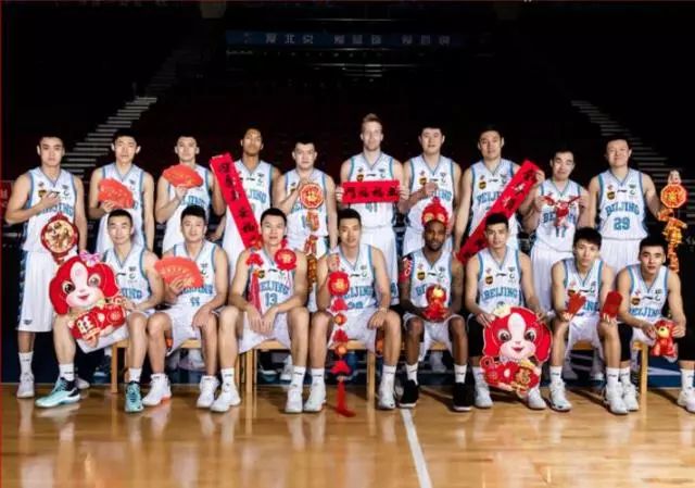 2023年CBA上海大鲨鱼人员名单深度解析