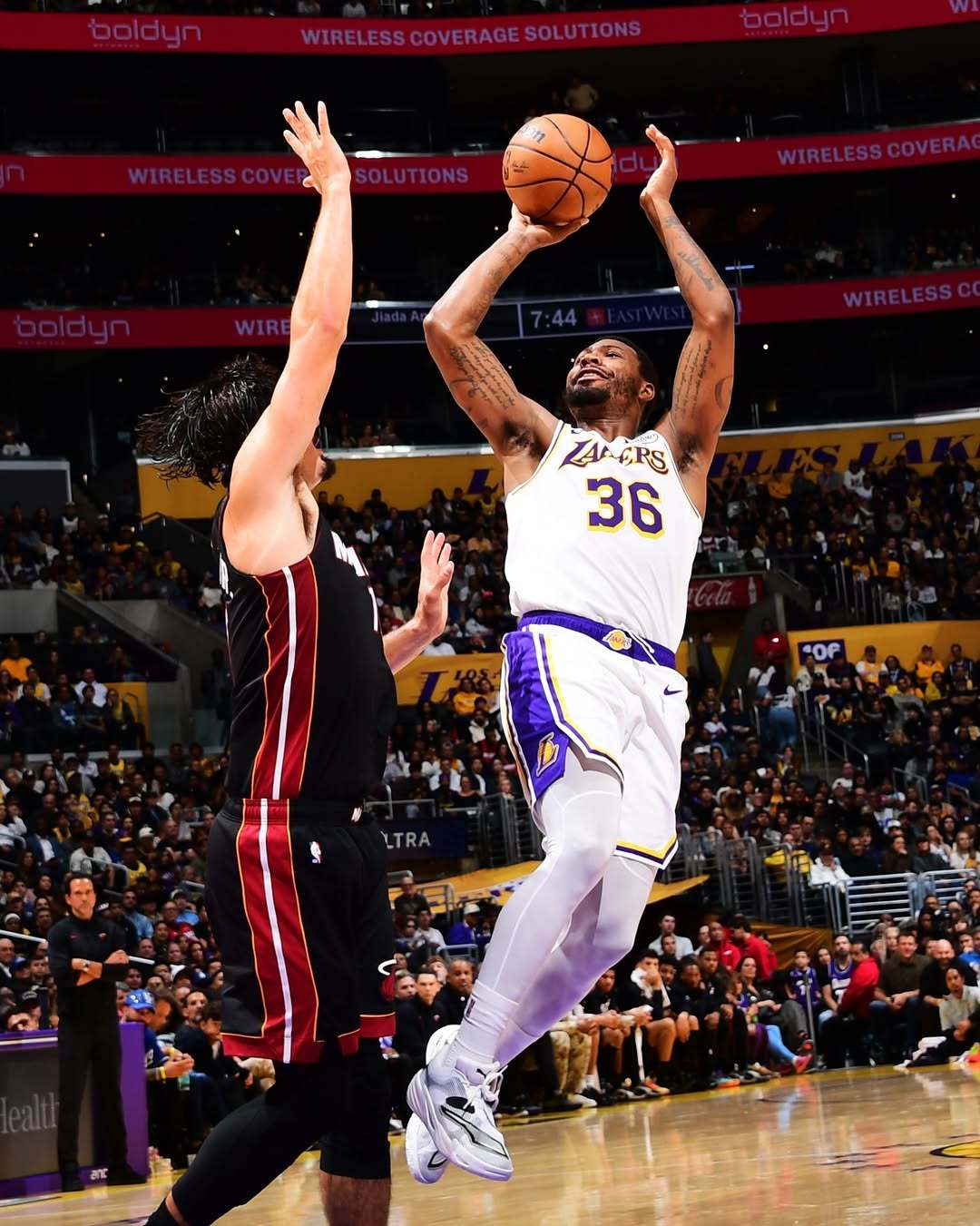 湖人VS热火，经典对决的热血瞬间