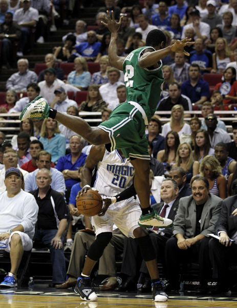 霍华德魔术对决凯尔特人，一场经典之战的回顾与解析