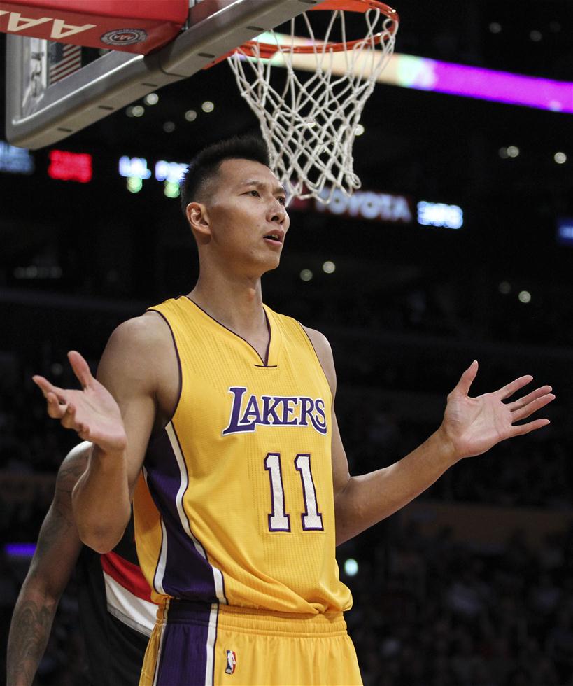 易建联与洛杉矶湖人的璀璨签约时刻