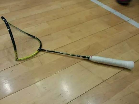 羽毛球线断了怎么办？——专业剪线指南