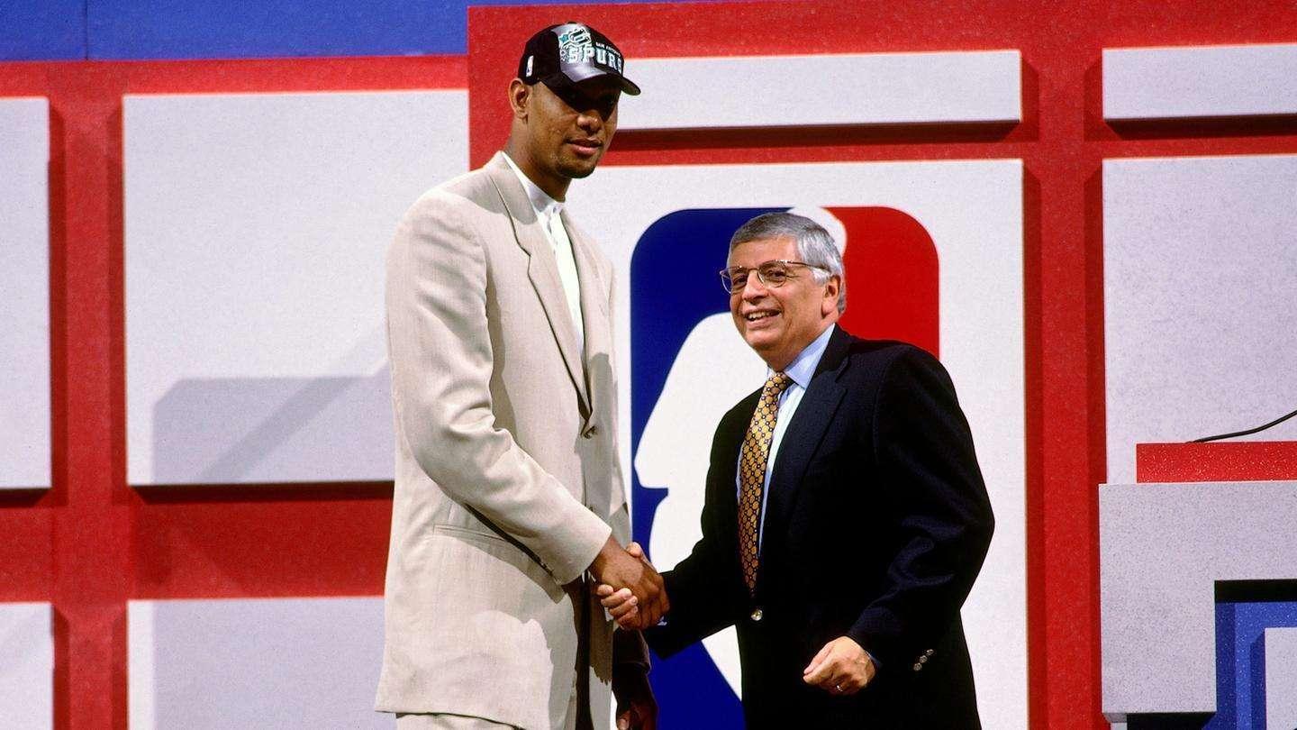 库里，篮球场上的传奇，退役时间未定，但传奇已镌刻