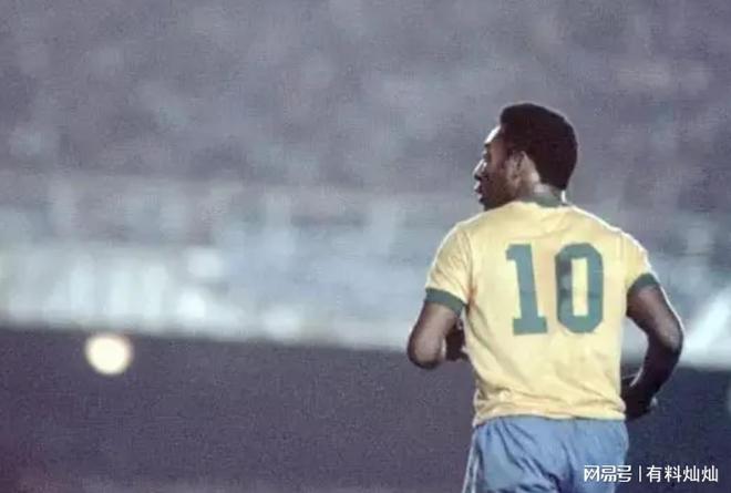 梅西夺冠，穿黑纱的背后意义与文化解读