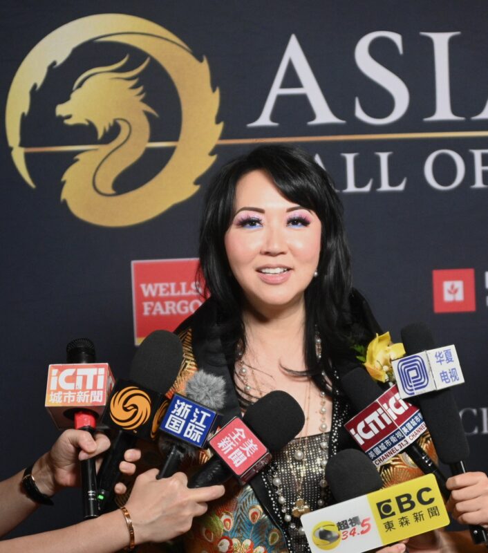 揭秘Kelly Chan，从网络名人到慈善先锋的华丽转身