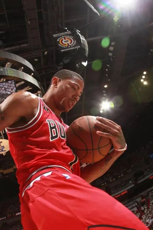 罗斯全名揭秘，德里克·罗斯在NBA的辉煌与挑战