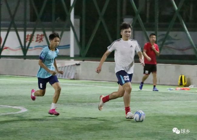 京城绿茵，北京中赫国安足球俱乐部队员的风采与传承