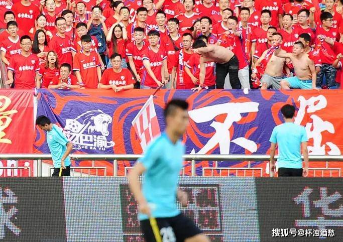 中超联赛乱象频现，如何重塑中国足球的未来？