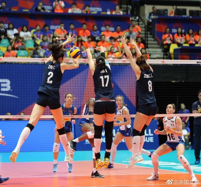 女子排球比赛，五局决胜的激情与策略