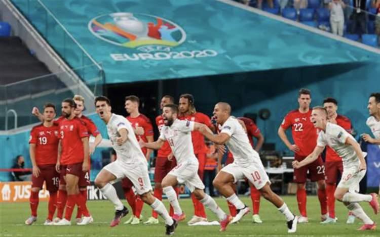 欧洲杯焦点，英格兰对丹麦——首发阵容揭秘与战术分析