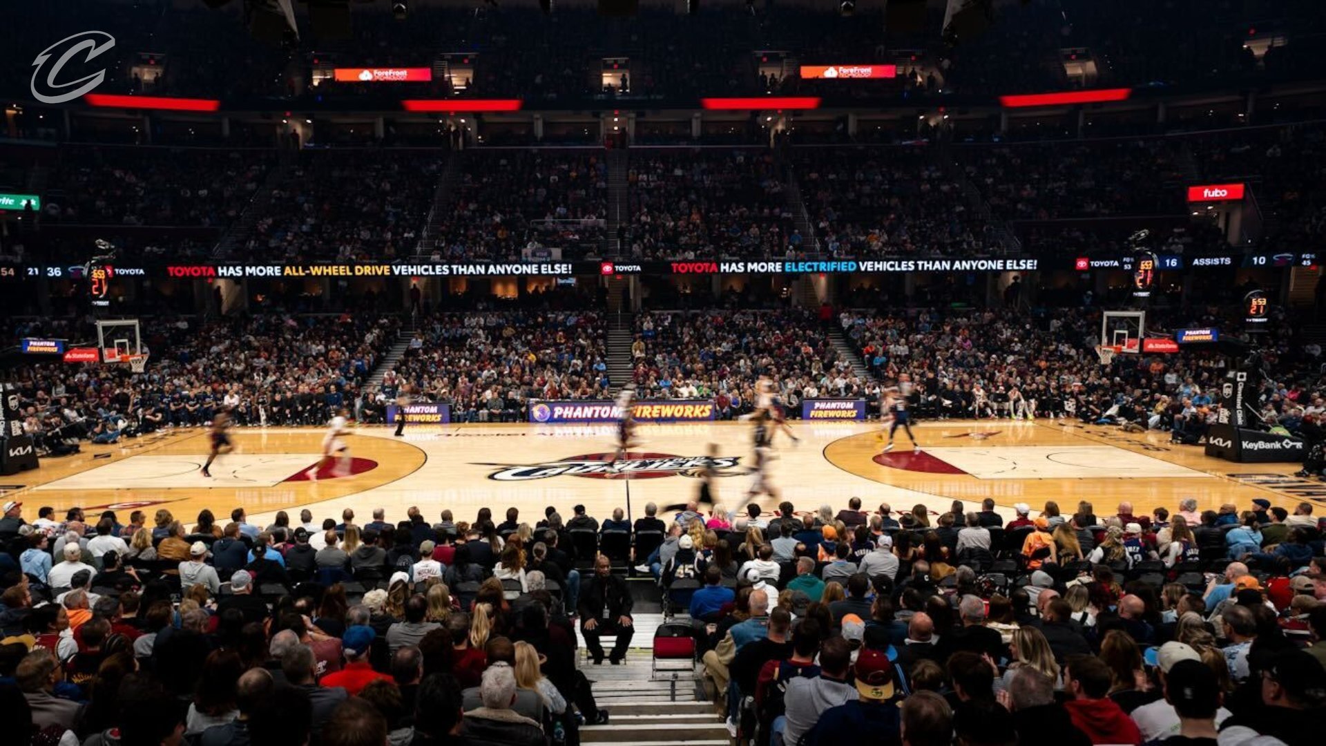 热血沸腾，热火vs骑士，冲进赛场的球迷狂欢夜