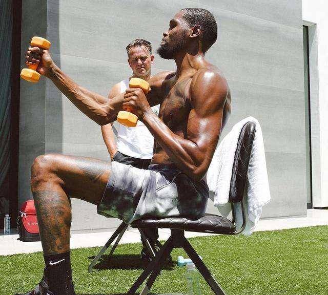 NBA最瘦的球员，速度与技巧的极致展现