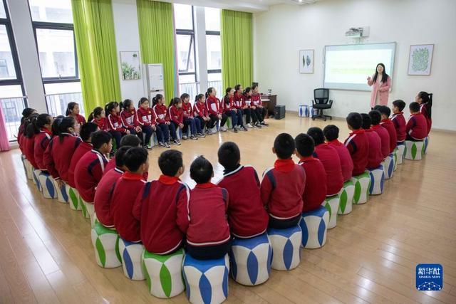 浙江心理健康教育，点亮学生心灵的灯塔——记浙江心理健康教育老师的角色与贡献