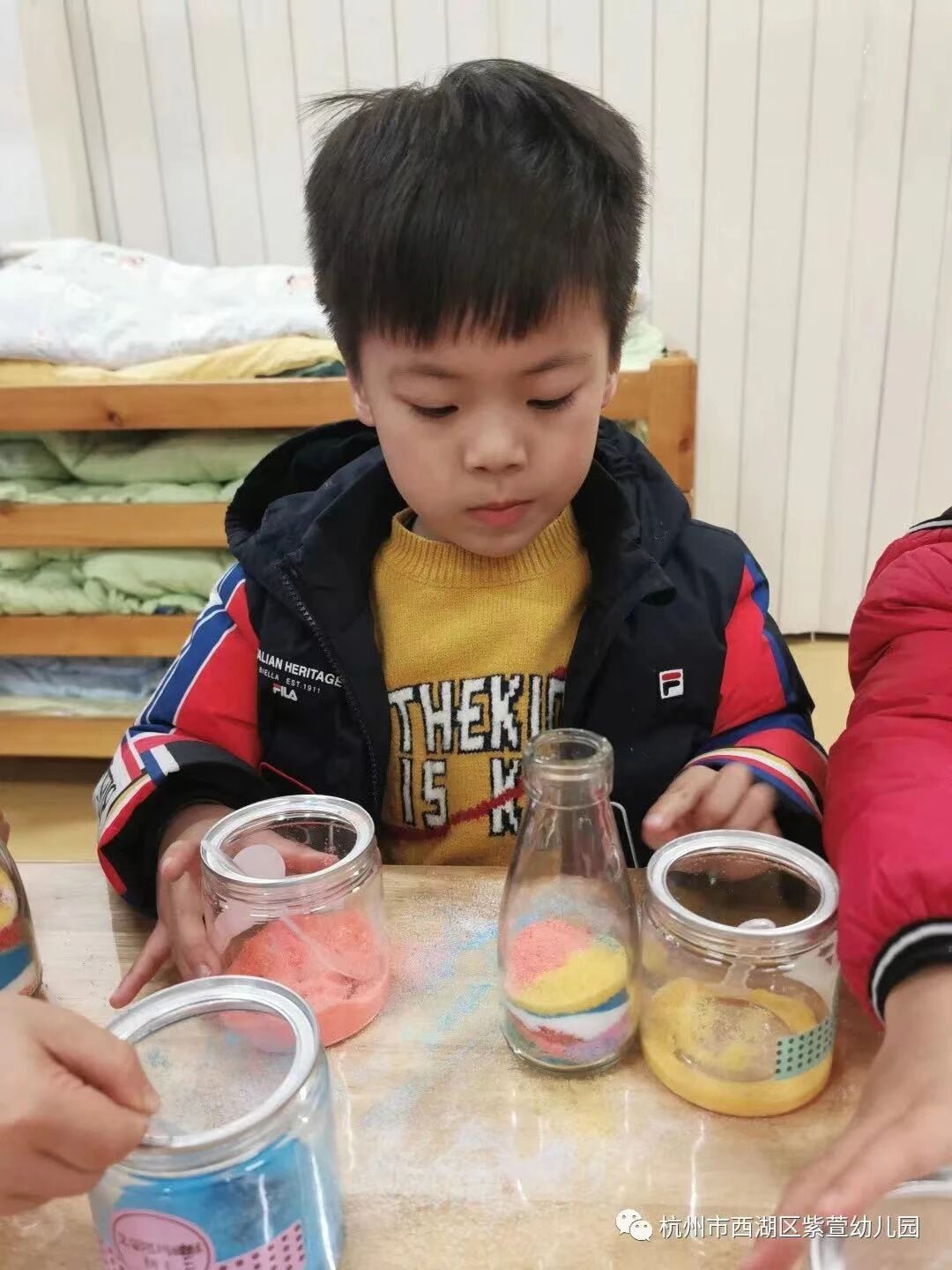 石头与瓶子的奇妙早教之旅，激发孩子创造力的奇妙实验