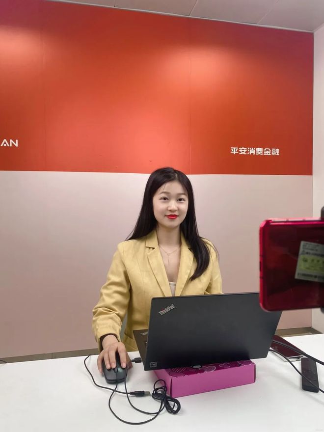 保险女业务员与婚姻的双重舞台，爱与保障的交响曲
