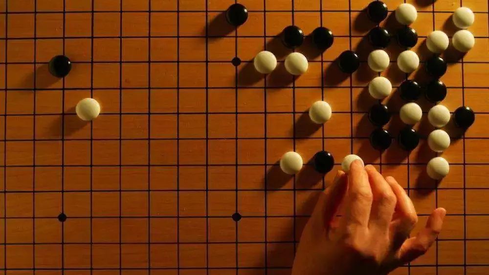 围棋对弈，策略、技巧与心态的完美融合