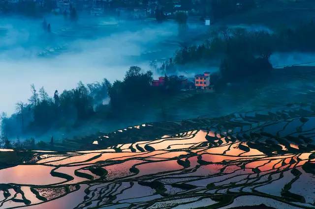 探索东川红土地，人像摄影的绝美舞台